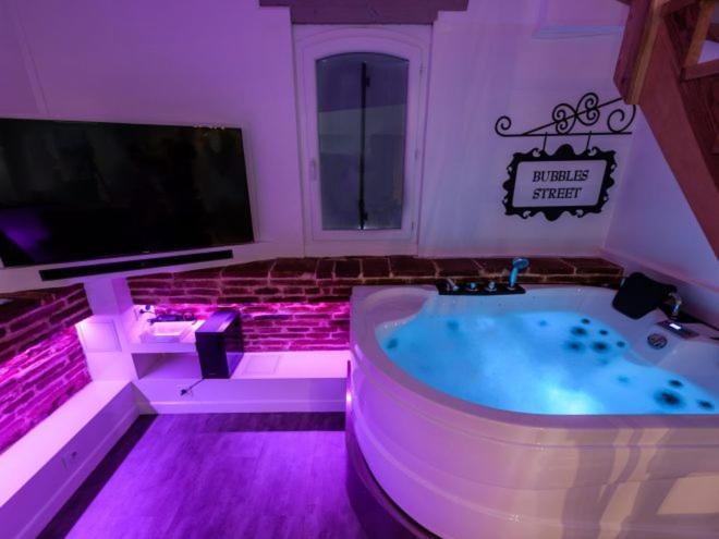 L'Antre Vue - Jacuzzi Au Chateau Belberaud Esterno foto