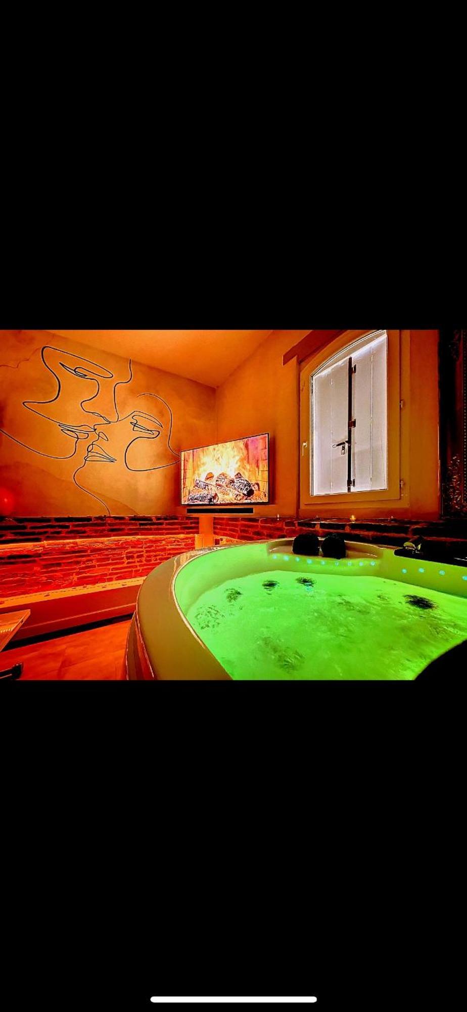 L'Antre Vue - Jacuzzi Au Chateau Belberaud Esterno foto